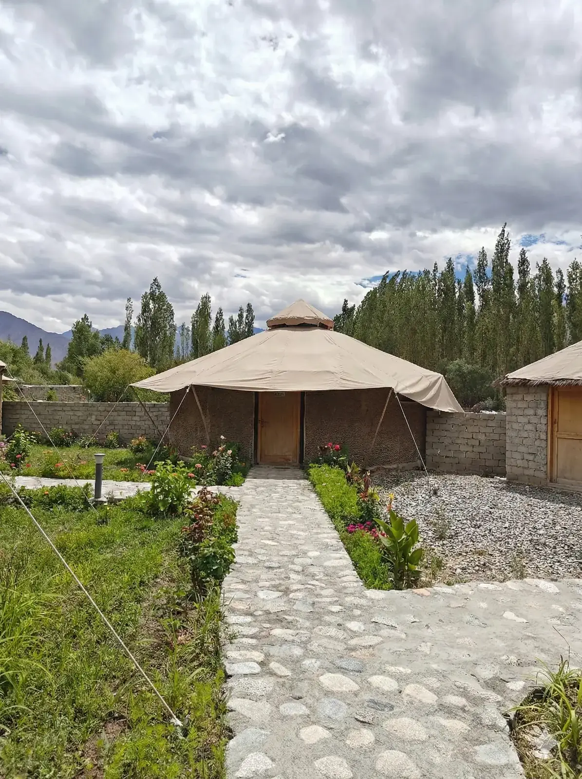 Chalet Seabuckthorn — Cottage walkway
