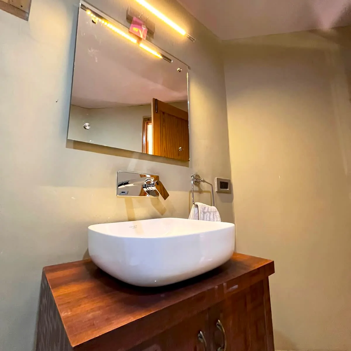 Chalet Seabuckthorn — Attached bath