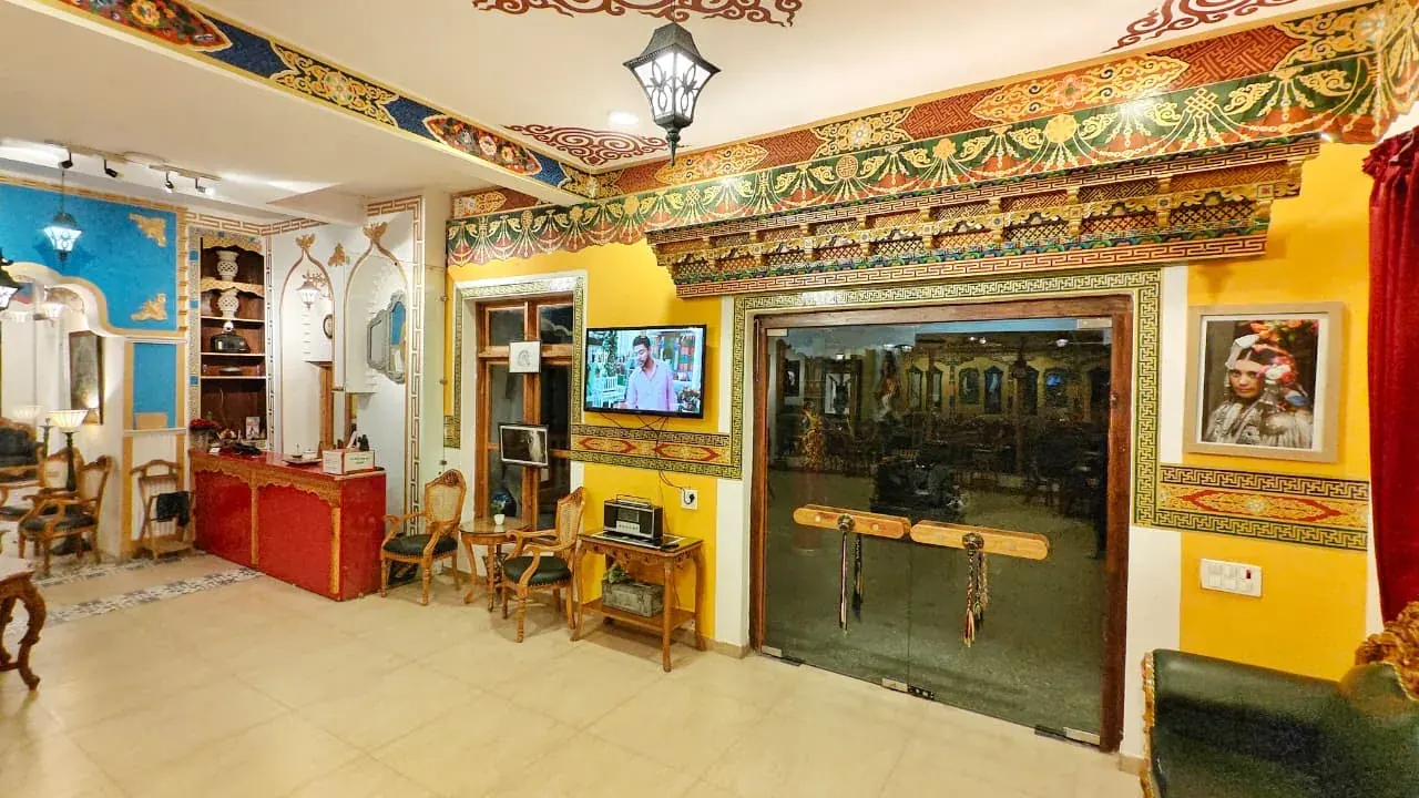 Hotel Grand Himalaya — The golden hall