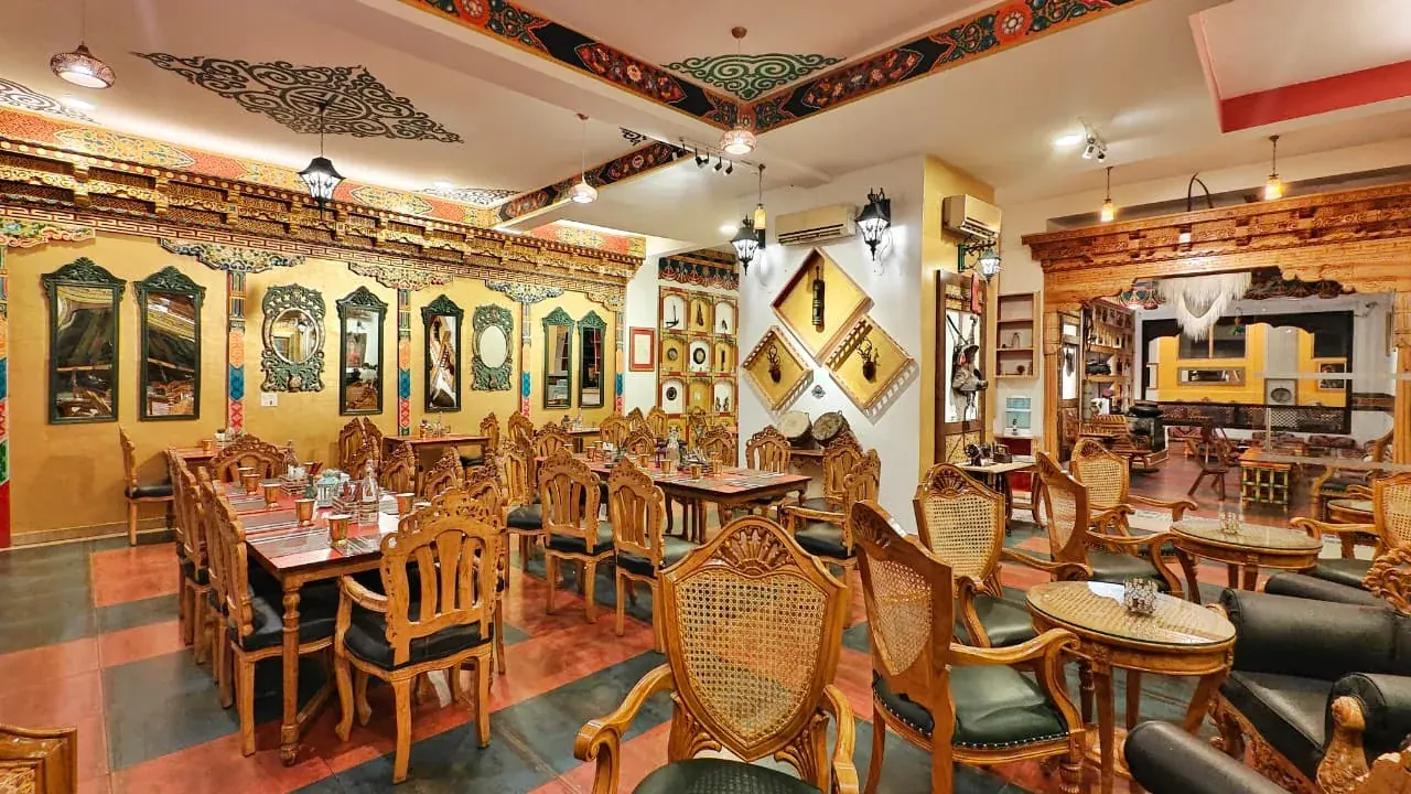 Hotel Grand Himalaya — Lobby in Ladakhi colour