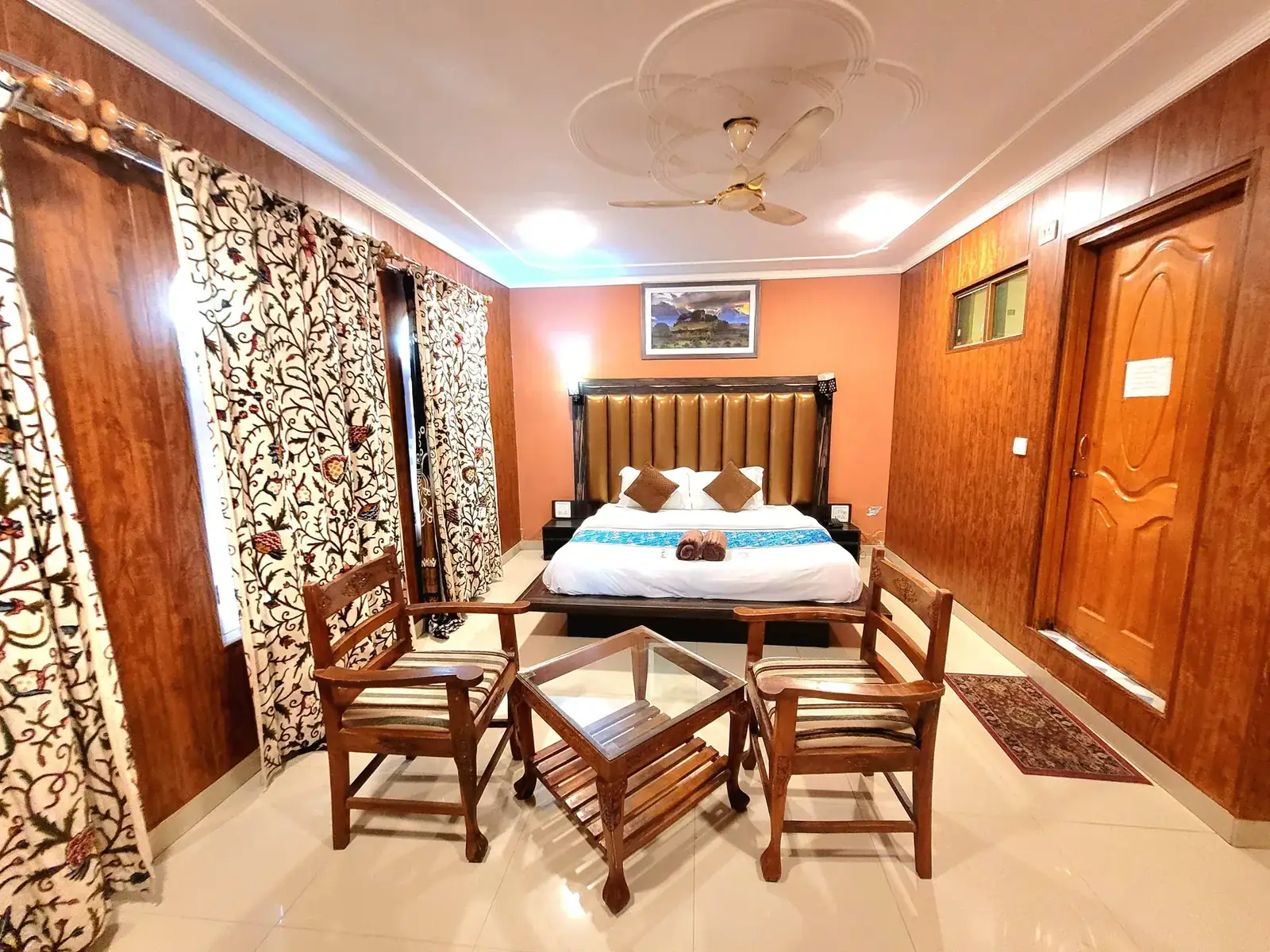 Deluxe Room — Hotel Ashvale