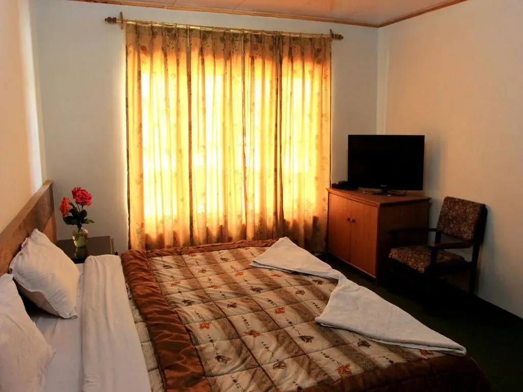 Deluxe Room — Mahay Palace