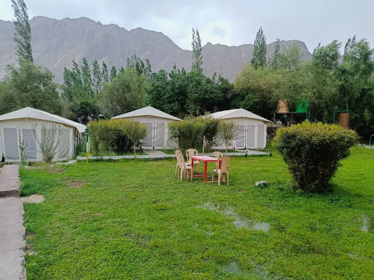 Mountain Camp Nubra — Path between tents