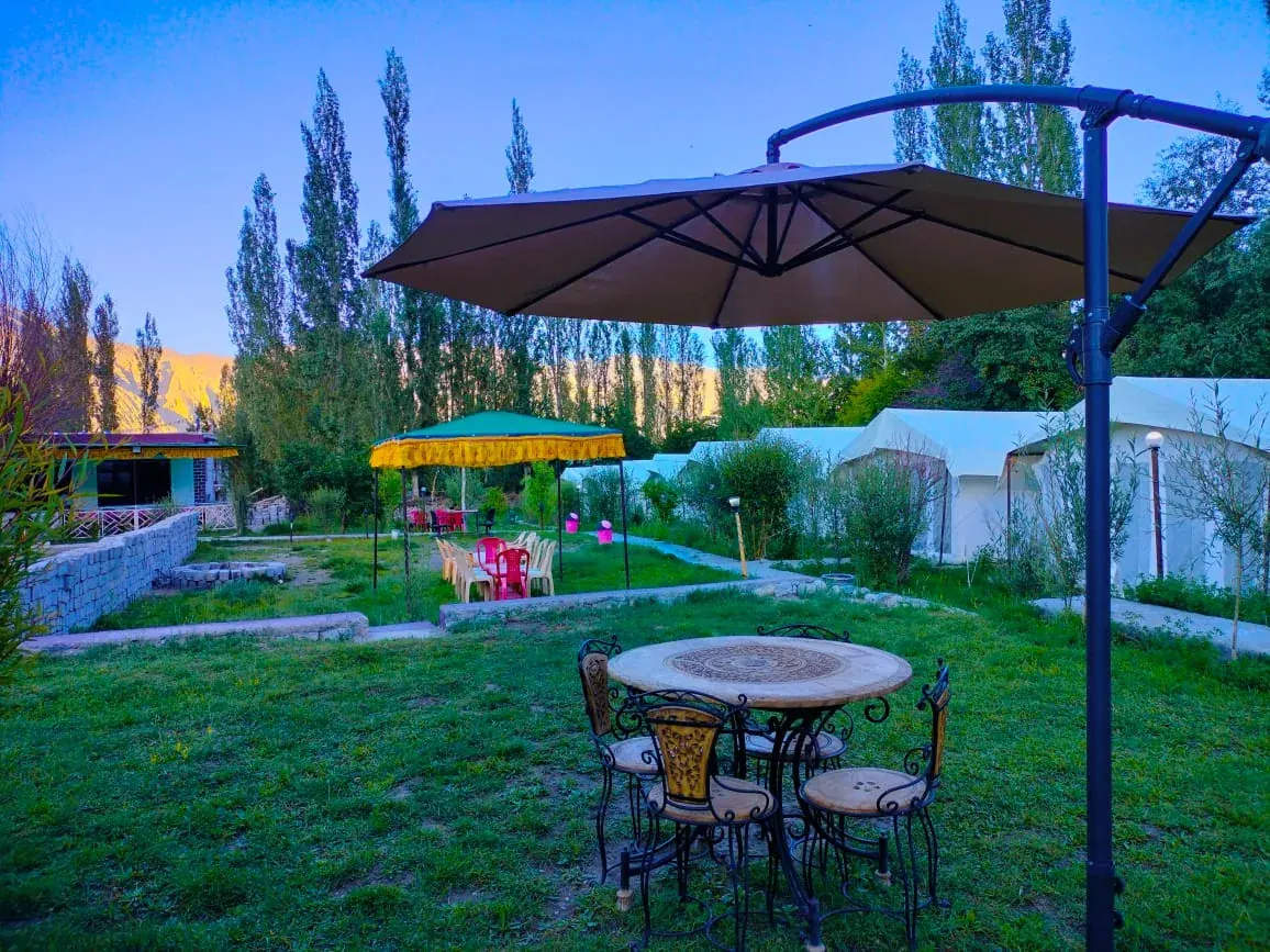 Mountain Camp Nubra — Shade and chairs