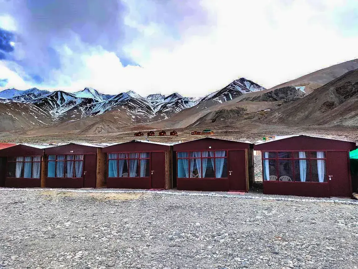 Pangong Delight Camps & Cottages — The full row, wide